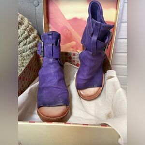 NWOT A.S.98 NAYA SIZE 37 TOXIC